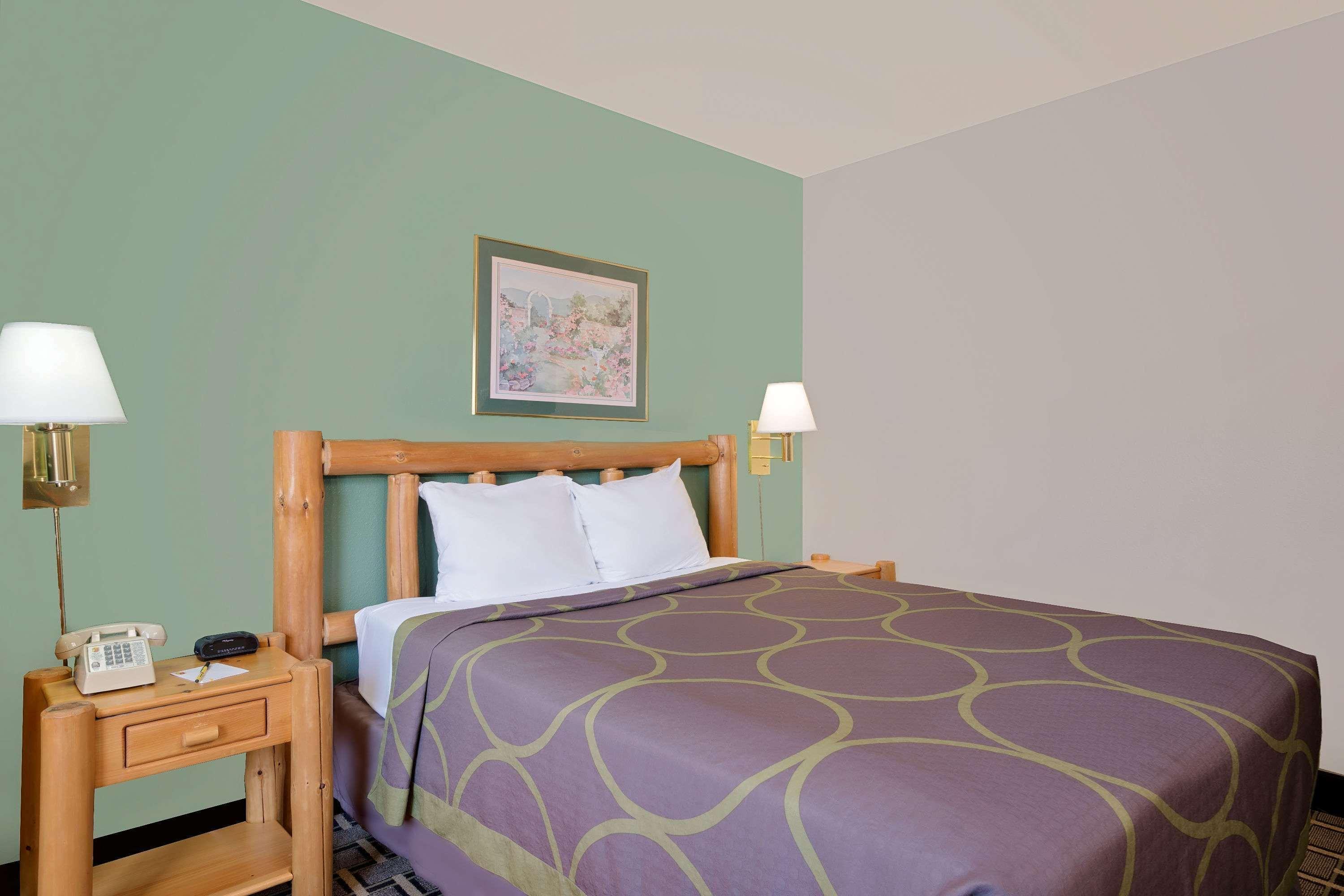 Super 8 By Wyndham Cloquet Hotel Ngoại thất bức ảnh